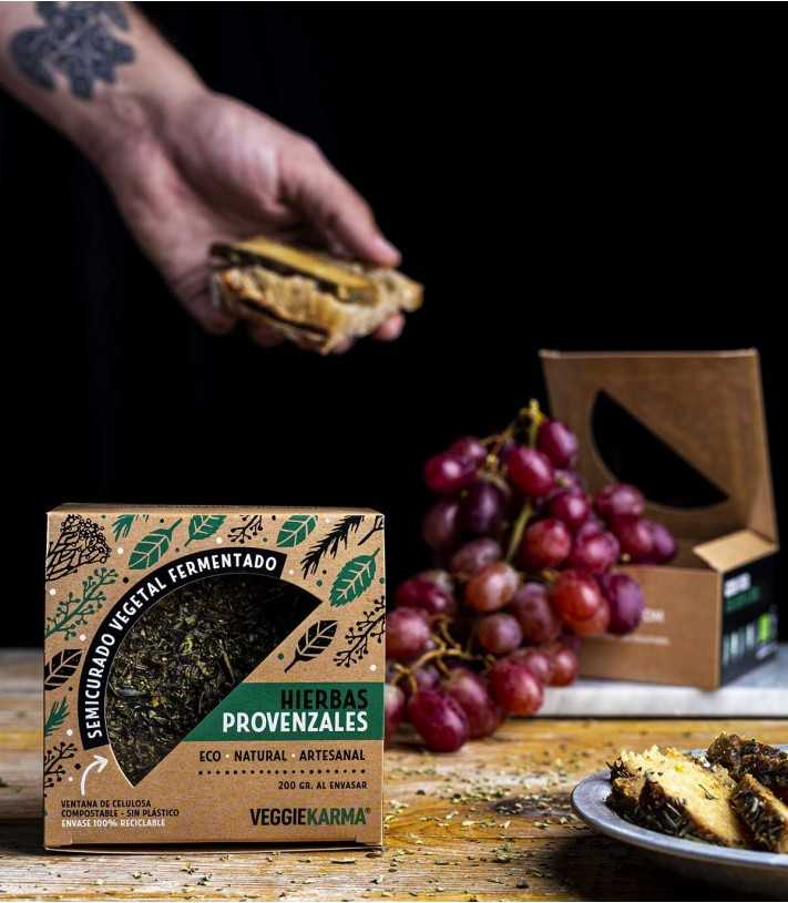 Vegan cheese alternative with fine herbs