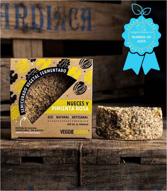 Vegan semi-cured with walnuts and pink peppercorn - 200g*
